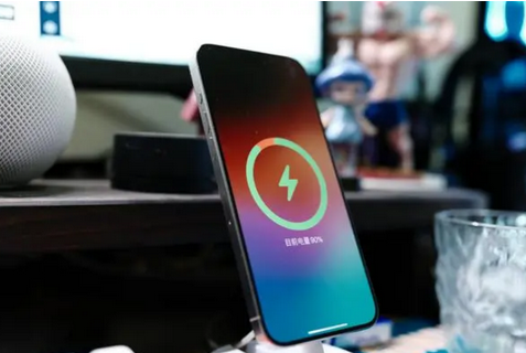 合水苹果15换屏服务分享用什么充电器给iPhone15充电更好 